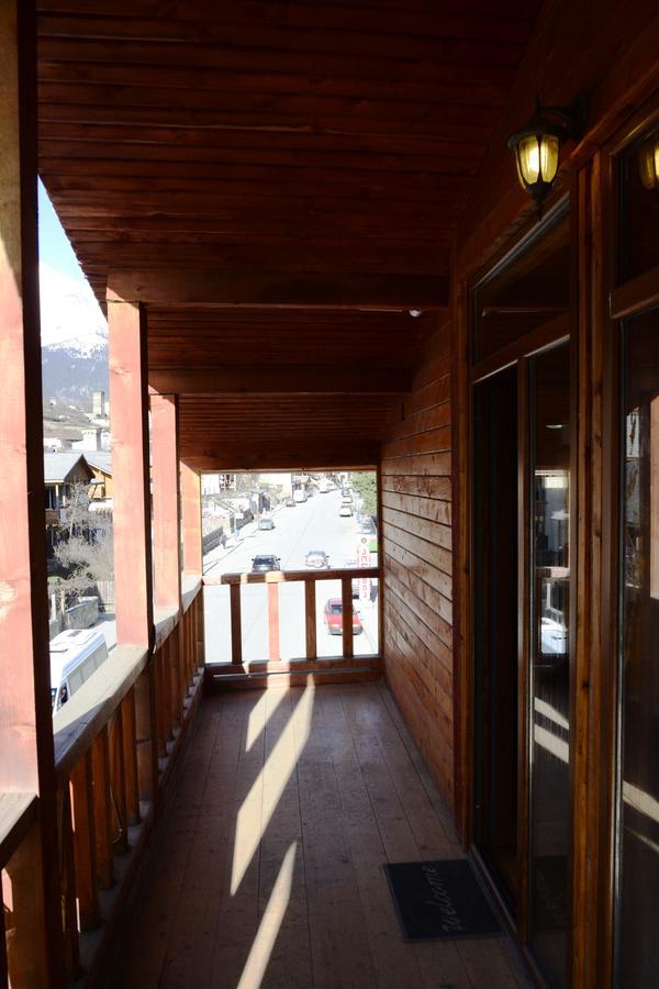 Daeli Hotel Mestia Buitenkant foto